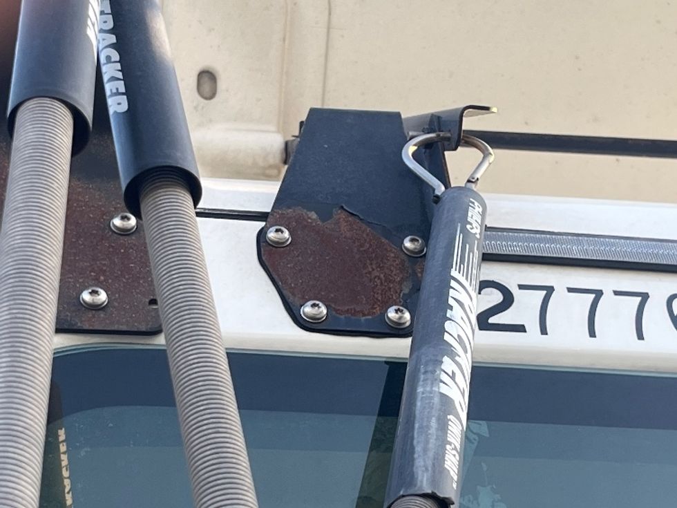 Day Cab Tractor-Heavy Duty Tractors-Freightliner-2018-T12664ST-Fontana-CA-430,375\n\t\tmiles-$ 39,750 - Image 21