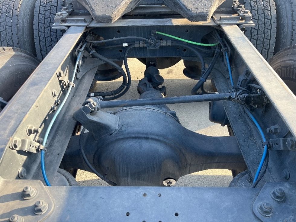 Day Cab Tractor-Heavy Duty Tractors-Freightliner-2018-T12664ST-Fontana-CA-430,375\n\t\tmiles-$ 39,750 - Image 6