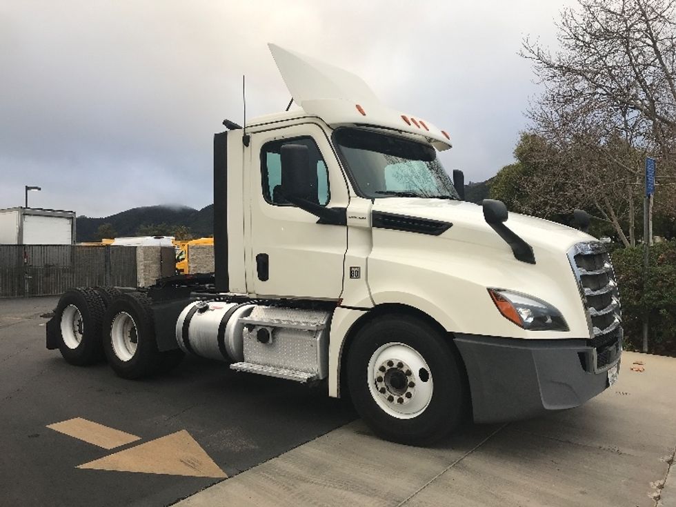 Day Cab Tractor-Heavy Duty Tractors-Freightliner-2018-T12664ST-Fontana-CA-477,228\n\t\tmiles-$ 45,500 - Image 1
