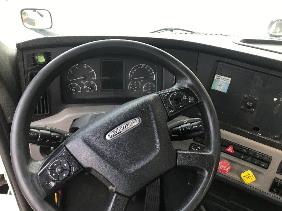 Day Cab Tractor-Heavy Duty Tractors-Freightliner-2018-T12664ST-Fontana-CA-477,228\n\t\tmiles-$ 45,500 - Image 11