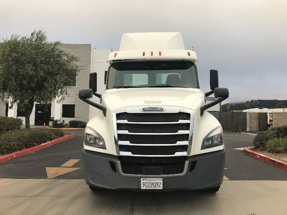 Day Cab Tractor-Heavy Duty Tractors-Freightliner-2018-T12664ST-Fontana-CA-477,228\n\t\tmiles-$ 45,500 - Image 2