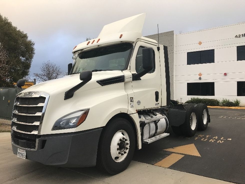 Day Cab Tractor-Heavy Duty Tractors-Freightliner-2018-T12664ST-Fontana-CA-477,228\n\t\tmiles-$ 45,500 - Image 3