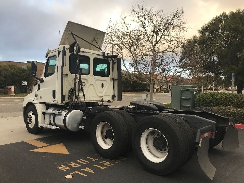 Day Cab Tractor-Heavy Duty Tractors-Freightliner-2018-T12664ST-Fontana-CA-477,228\n\t\tmiles-$ 45,500 - Image 5