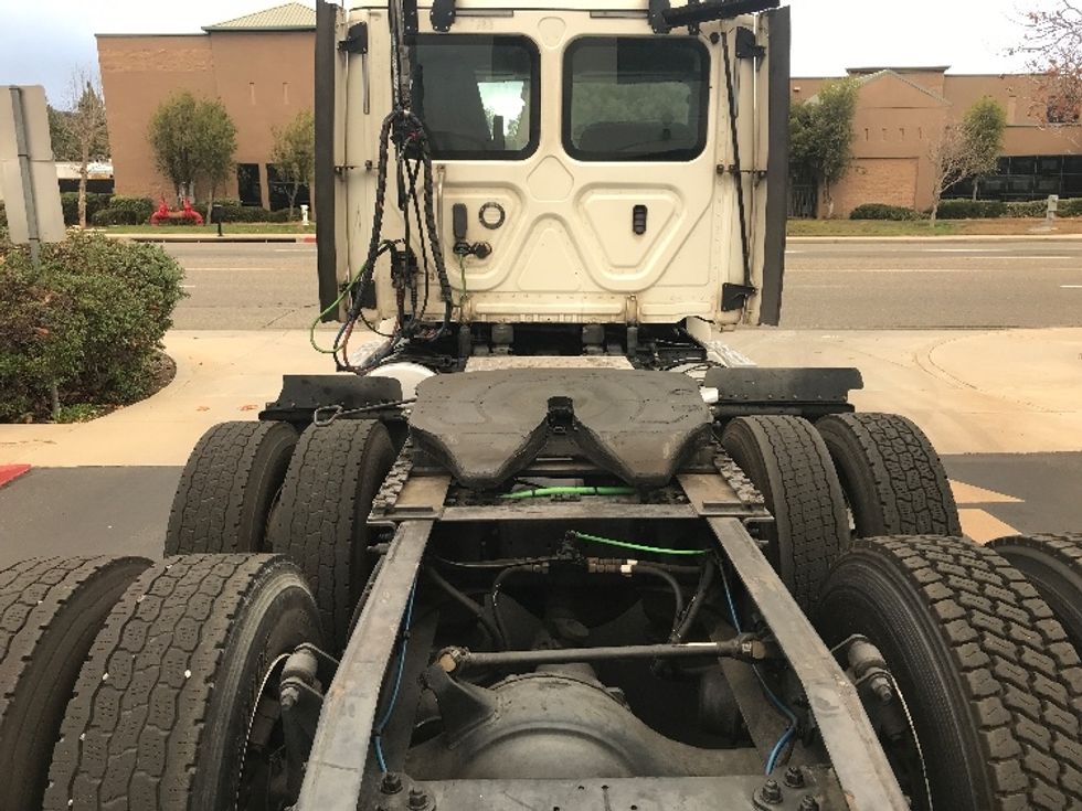 Day Cab Tractor-Heavy Duty Tractors-Freightliner-2018-T12664ST-Fontana-CA-477,228\n\t\tmiles-$ 45,500 - Image 6