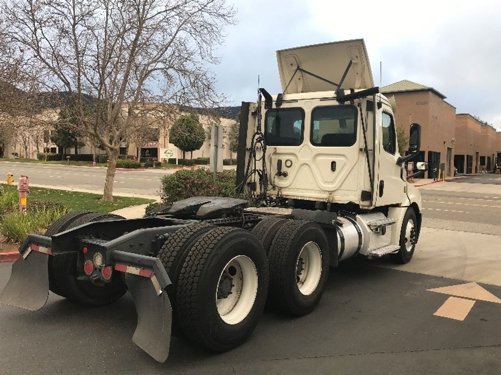 Day Cab Tractor-Heavy Duty Tractors-Freightliner-2018-T12664ST-Fontana-CA-477,228\n\t\tmiles-$ 45,500 - Image 7