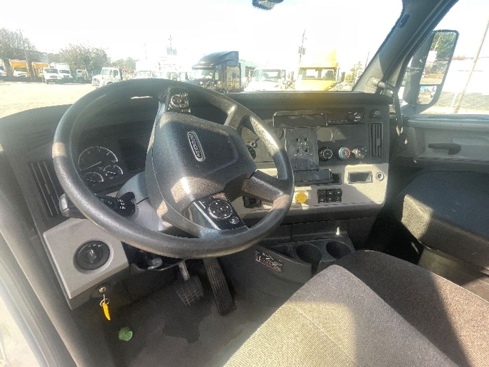 Day Cab Tractor-Heavy Duty Tractors-Freightliner-2018-T12664ST-Forest Park-GA-371,808\n\t\tmiles-$ 43,500 - Image 10