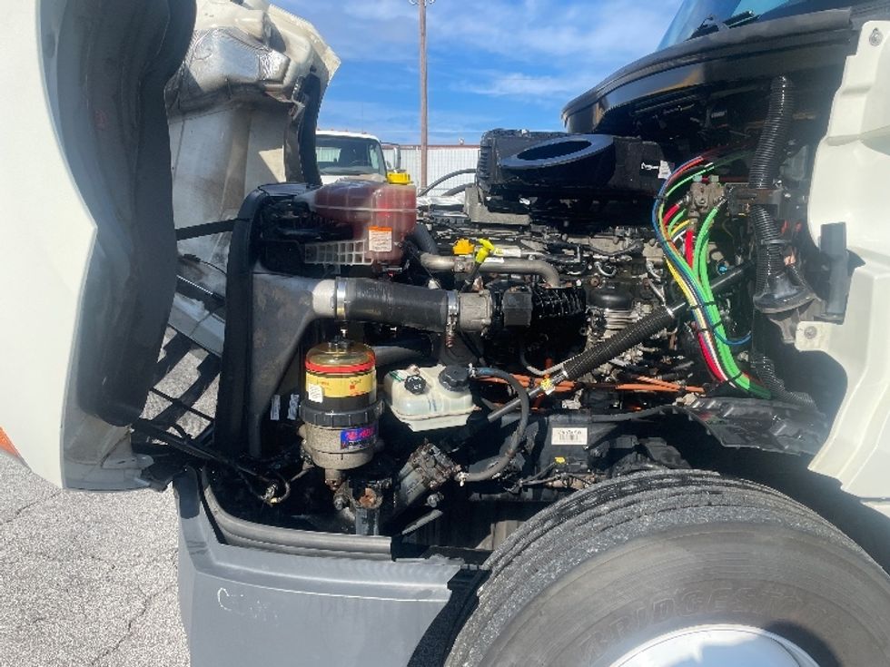 Day Cab Tractor-Heavy Duty Tractors-Freightliner-2018-T12664ST-Forest Park-GA-371,808\n\t\tmiles-$ 43,500 - Image 16