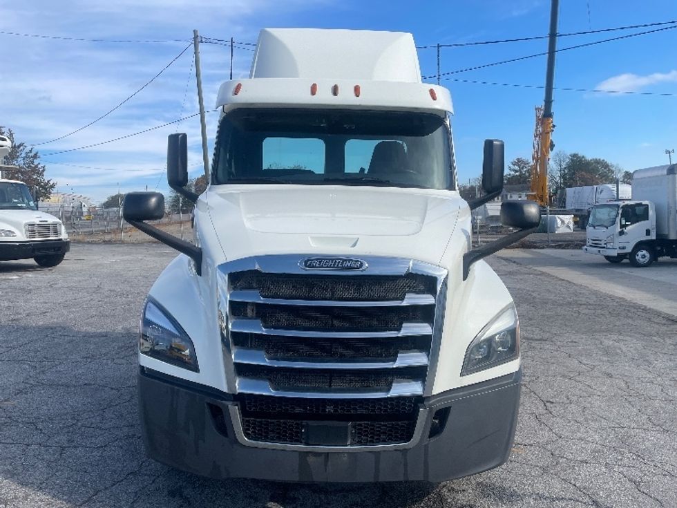 Day Cab Tractor-Heavy Duty Tractors-Freightliner-2018-T12664ST-Forest Park-GA-371,808\n\t\tmiles-$ 43,500 - Image 2