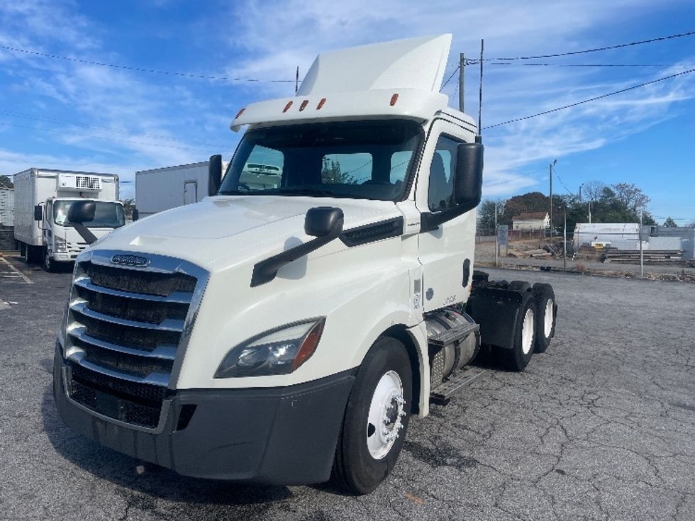 Day Cab Tractor-Heavy Duty Tractors-Freightliner-2018-T12664ST-Forest Park-GA-371,808\n\t\tmiles-$ 43,500 - Image 3
