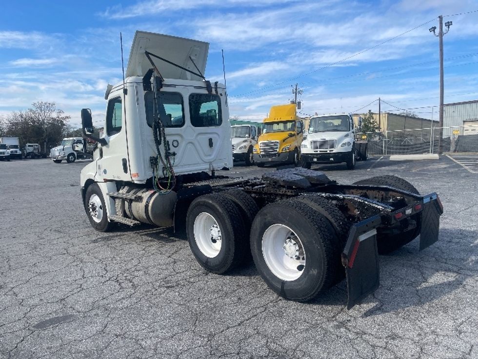 Day Cab Tractor-Heavy Duty Tractors-Freightliner-2018-T12664ST-Forest Park-GA-371,808\n\t\tmiles-$ 43,500 - Image 5