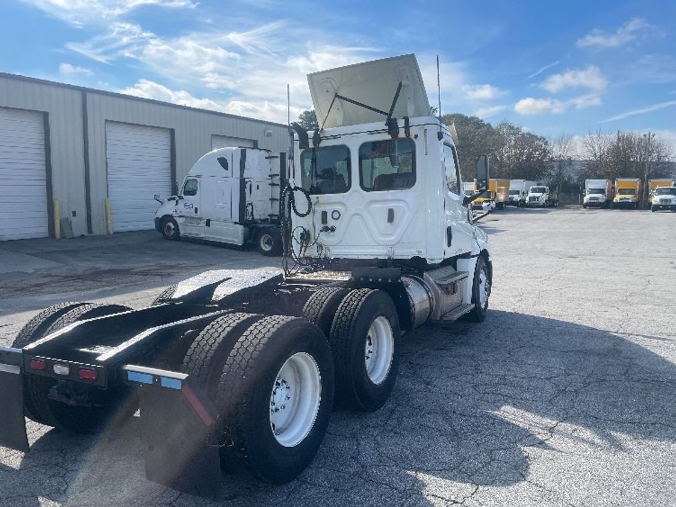 Day Cab Tractor-Heavy Duty Tractors-Freightliner-2018-T12664ST-Forest Park-GA-371,808\n\t\tmiles-$ 43,500 - Image 7