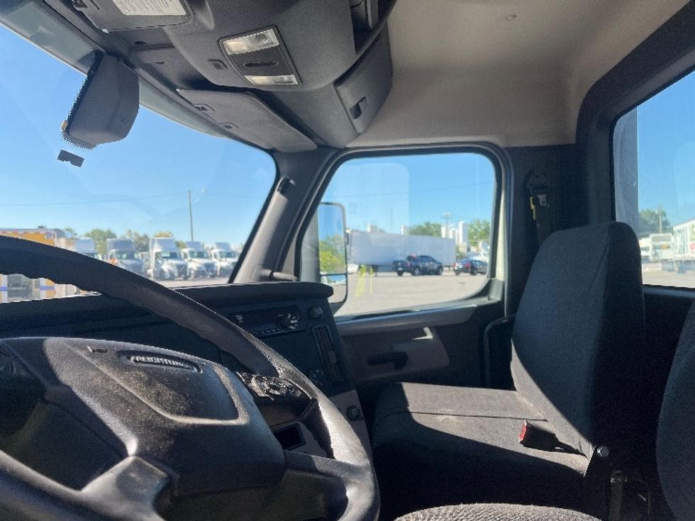 Day Cab Tractor-Heavy Duty Tractors-Freightliner-2018-T12664ST-Fort Wayne-IN-370,251\n\t\tmiles-$ 43,500 - Image 10