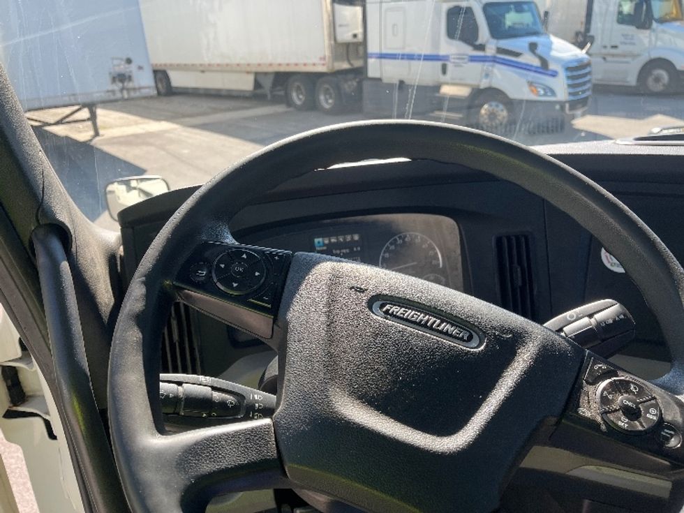 Day Cab Tractor-Heavy Duty Tractors-Freightliner-2018-T12664ST-Fort Wayne-IN-370,251\n\t\tmiles-$ 43,500 - Image 11