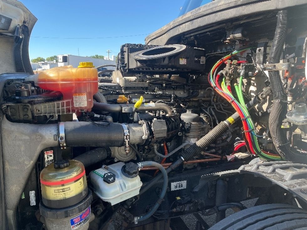 Day Cab Tractor-Heavy Duty Tractors-Freightliner-2018-T12664ST-Fort Wayne-IN-370,251\n\t\tmiles-$ 43,500 - Image 16