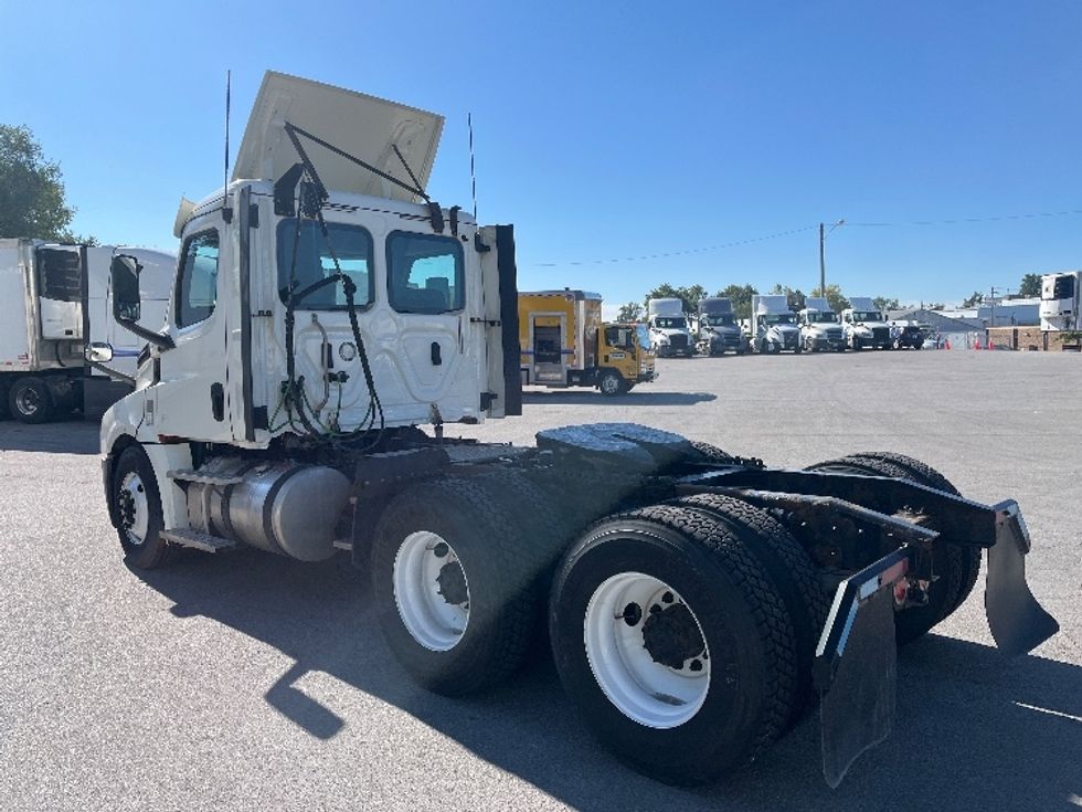 Day Cab Tractor-Heavy Duty Tractors-Freightliner-2018-T12664ST-Fort Wayne-IN-370,251\n\t\tmiles-$ 43,500 - Image 5