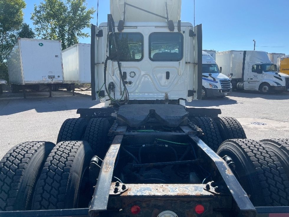 Day Cab Tractor-Heavy Duty Tractors-Freightliner-2018-T12664ST-Fort Wayne-IN-370,251\n\t\tmiles-$ 43,500 - Image 6