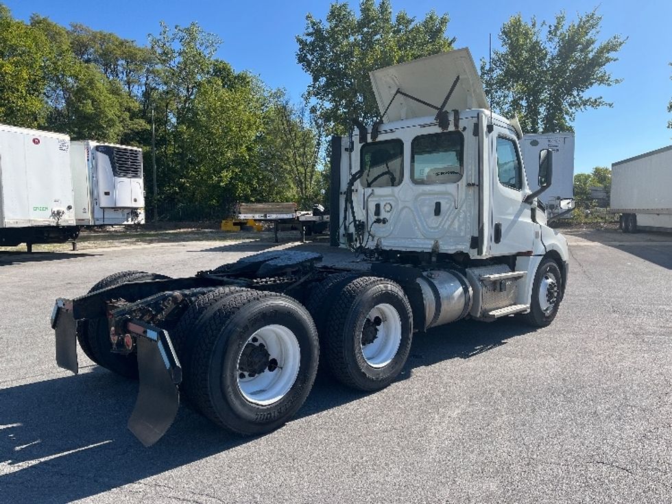 Day Cab Tractor-Heavy Duty Tractors-Freightliner-2018-T12664ST-Fort Wayne-IN-370,251\n\t\tmiles-$ 43,500 - Image 7