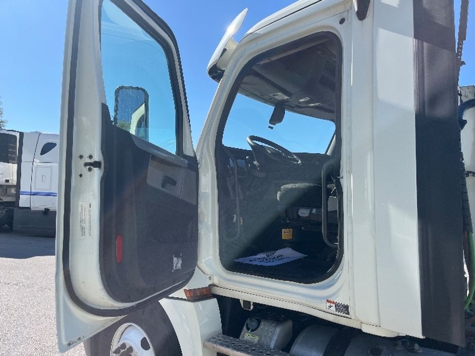 Day Cab Tractor-Heavy Duty Tractors-Freightliner-2018-T12664ST-Fort Wayne-IN-370,251\n\t\tmiles-$ 43,500 - Image 9