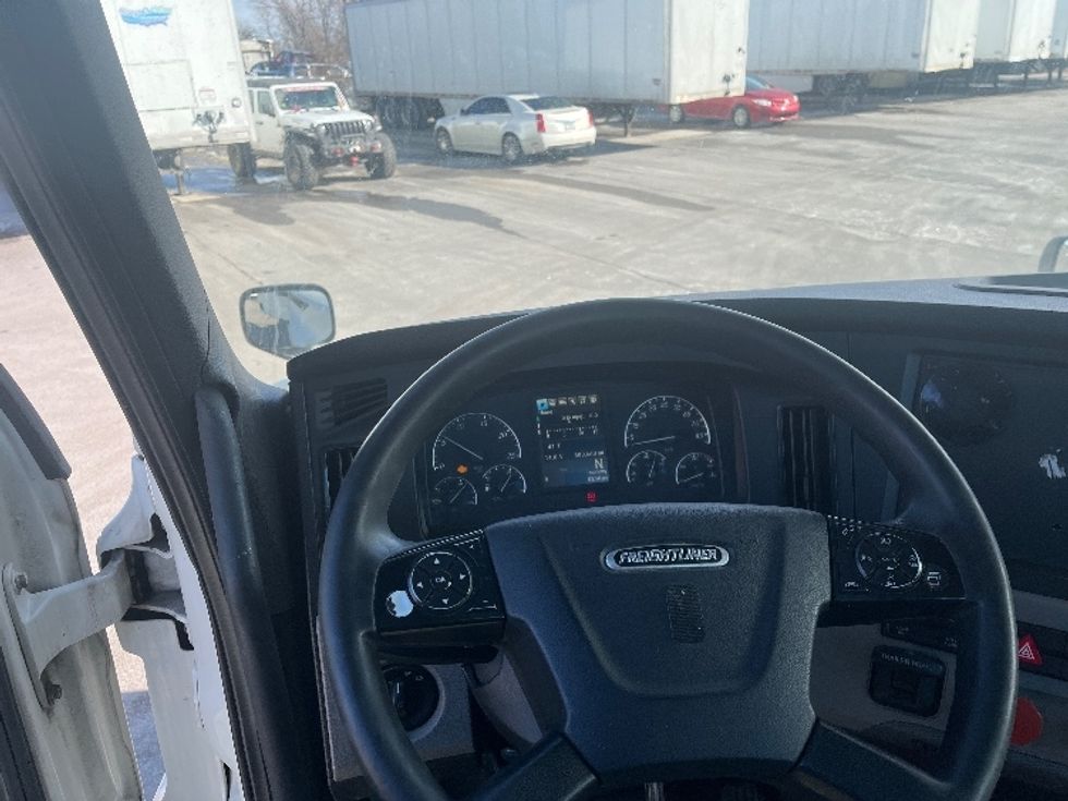Day Cab Tractor-Heavy Duty Tractors-Freightliner-2018-T12664ST-Fort Wayne-IN-603,459\n\t\tmiles-$ 34,750 - Image 11