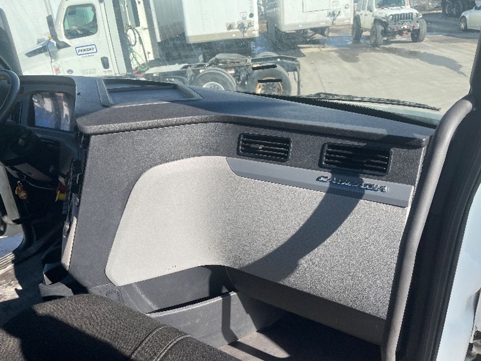 Day Cab Tractor-Heavy Duty Tractors-Freightliner-2018-T12664ST-Fort Wayne-IN-603,459\n\t\tmiles-$ 34,750 - Image 13