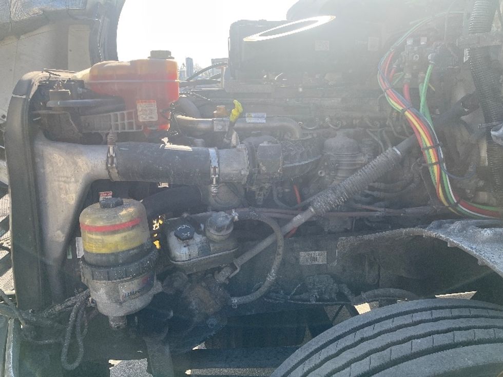 Day Cab Tractor-Heavy Duty Tractors-Freightliner-2018-T12664ST-Fort Wayne-IN-603,459\n\t\tmiles-$ 34,750 - Image 16