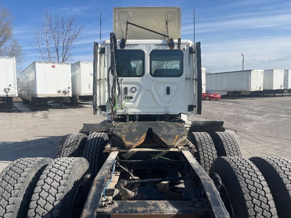 Day Cab Tractor-Heavy Duty Tractors-Freightliner-2018-T12664ST-Fort Wayne-IN-603,459\n\t\tmiles-$ 34,750 - Image 6