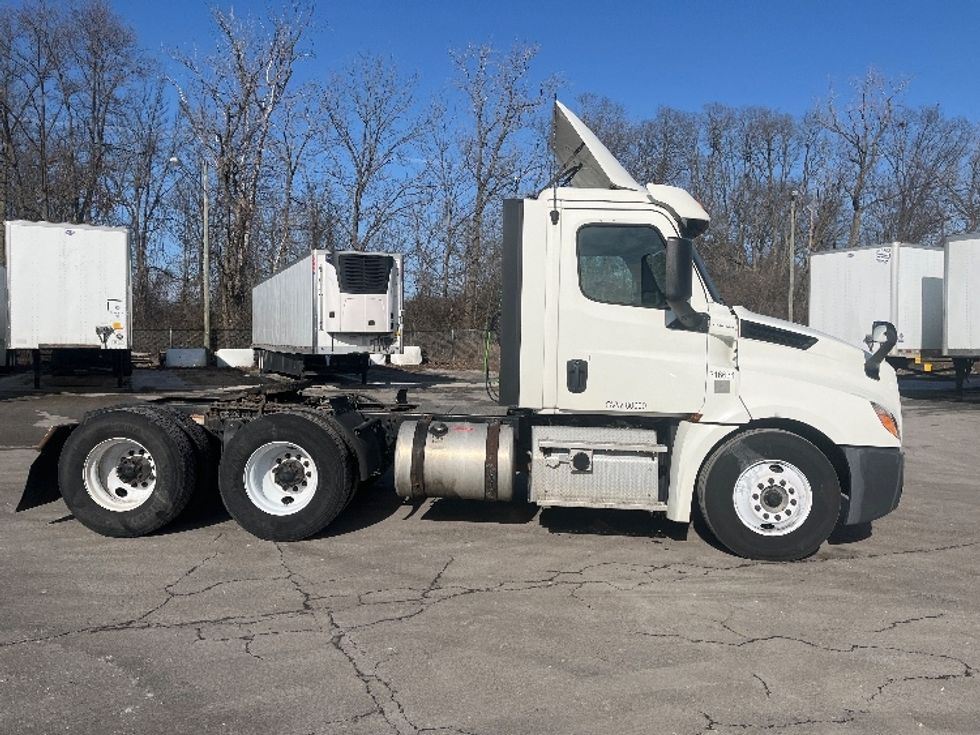 Day Cab Tractor-Heavy Duty Tractors-Freightliner-2018-T12664ST-Fort Wayne-IN-603,459\n\t\tmiles-$ 34,750 - Image 8