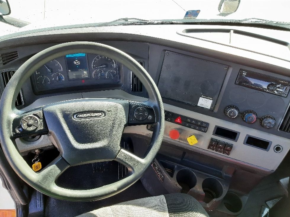 Day Cab Tractor-Heavy Duty Tractors-Freightliner-2018-T12664ST-Fort Worth-TX-320,327\n\t\tmiles-$ 47,250 - Image 11