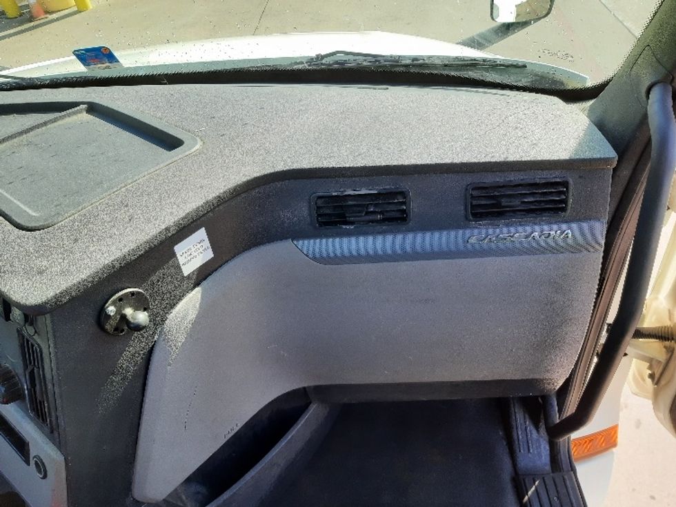 Day Cab Tractor-Heavy Duty Tractors-Freightliner-2018-T12664ST-Fort Worth-TX-320,327\n\t\tmiles-$ 47,250 - Image 13