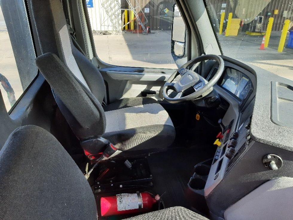 Day Cab Tractor-Heavy Duty Tractors-Freightliner-2018-T12664ST-Fort Worth-TX-320,327\n\t\tmiles-$ 47,250 - Image 14