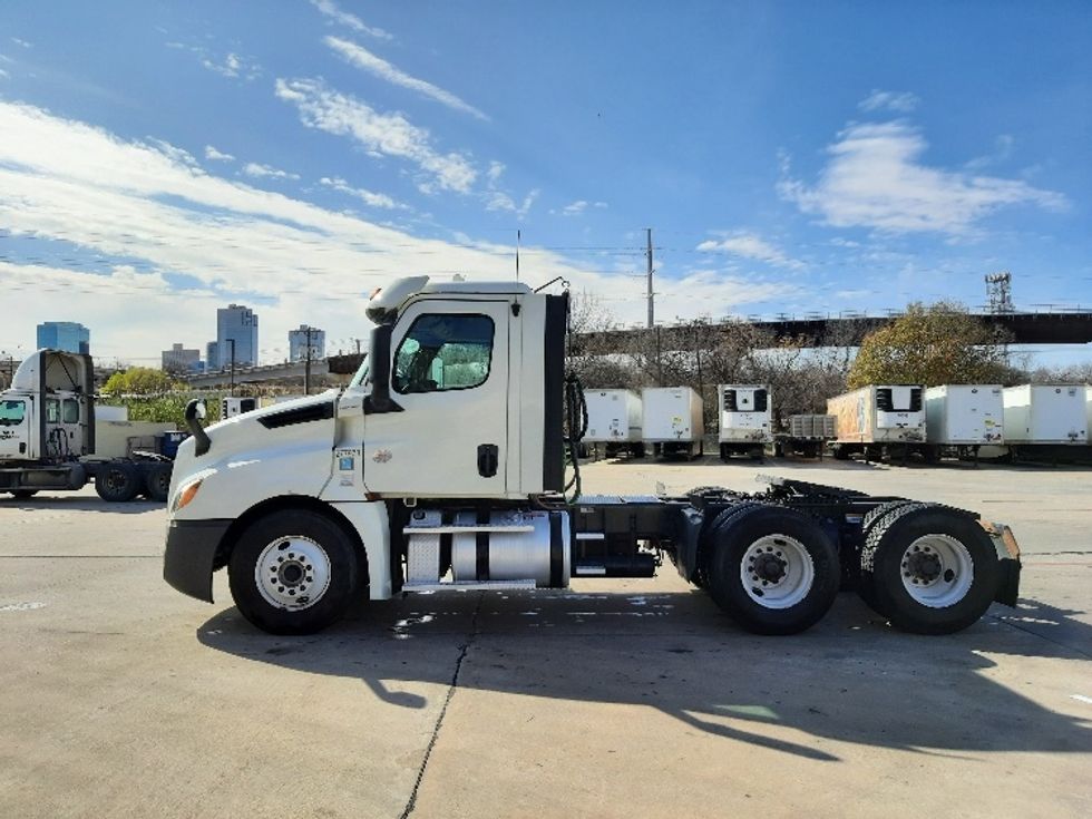 Day Cab Tractor-Heavy Duty Tractors-Freightliner-2018-T12664ST-Fort Worth-TX-320,327\n\t\tmiles-$ 47,250 - Image 4