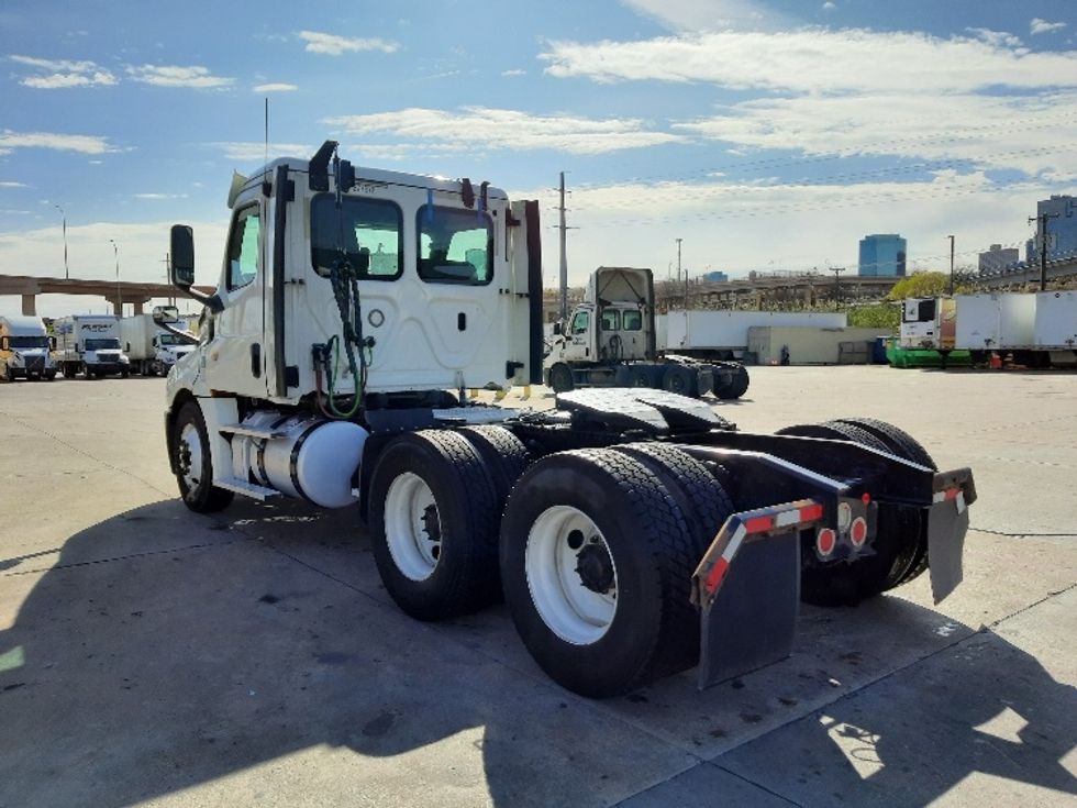 Day Cab Tractor-Heavy Duty Tractors-Freightliner-2018-T12664ST-Fort Worth-TX-320,327\n\t\tmiles-$ 47,250 - Image 5