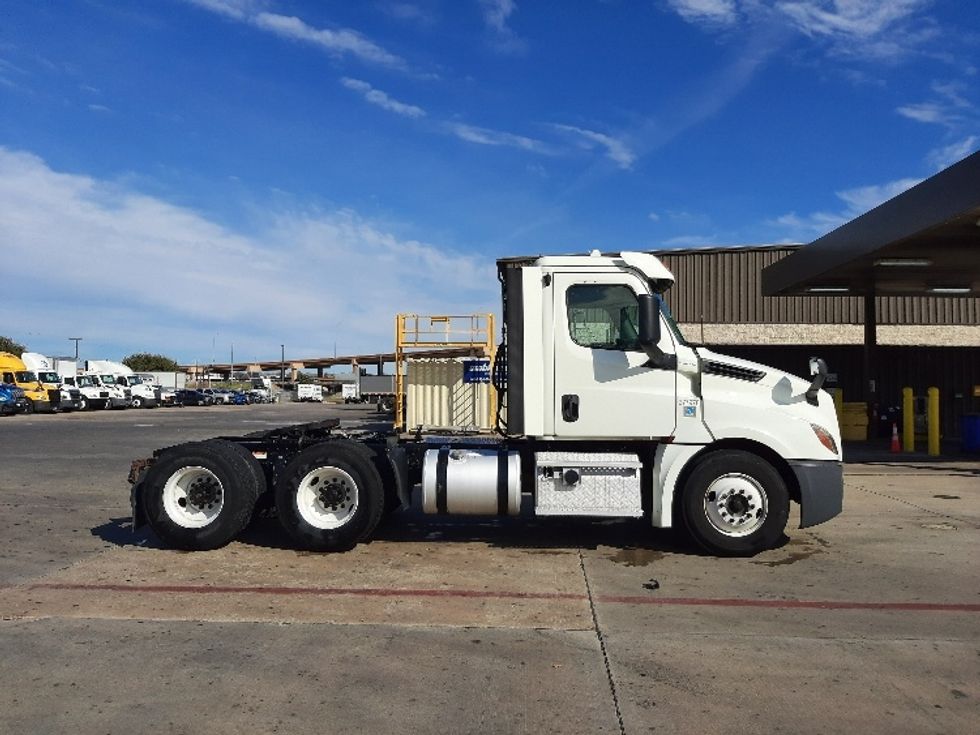 Day Cab Tractor-Heavy Duty Tractors-Freightliner-2018-T12664ST-Fort Worth-TX-320,327\n\t\tmiles-$ 47,250 - Image 8