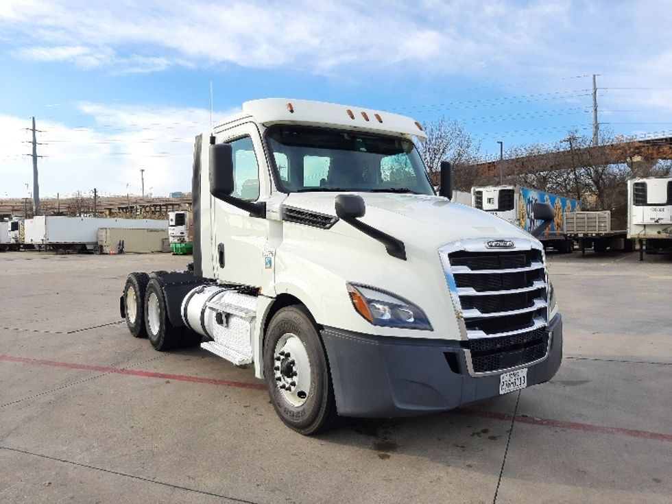Day Cab Tractor-Heavy Duty Tractors-Freightliner-2018-T12664ST-Fort Worth-TX-350,138\n\t\tmiles-$ 45,750 - Image 1
