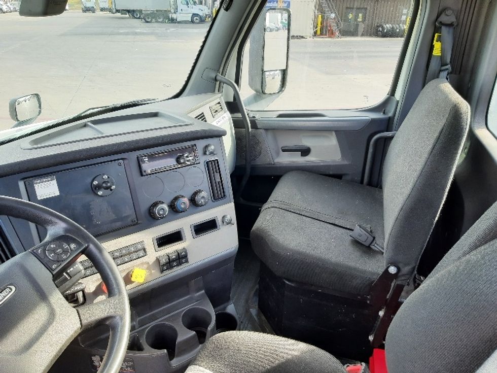 Day Cab Tractor-Heavy Duty Tractors-Freightliner-2018-T12664ST-Fort Worth-TX-350,138\n\t\tmiles-$ 45,750 - Image 10