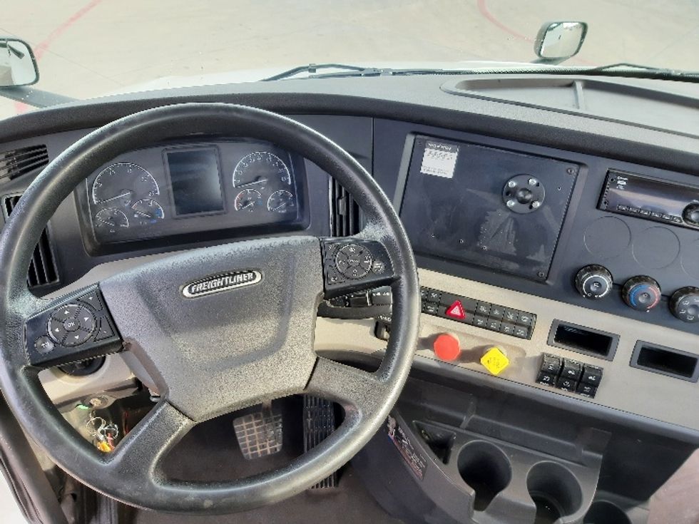 Day Cab Tractor-Heavy Duty Tractors-Freightliner-2018-T12664ST-Fort Worth-TX-350,138\n\t\tmiles-$ 45,750 - Image 11