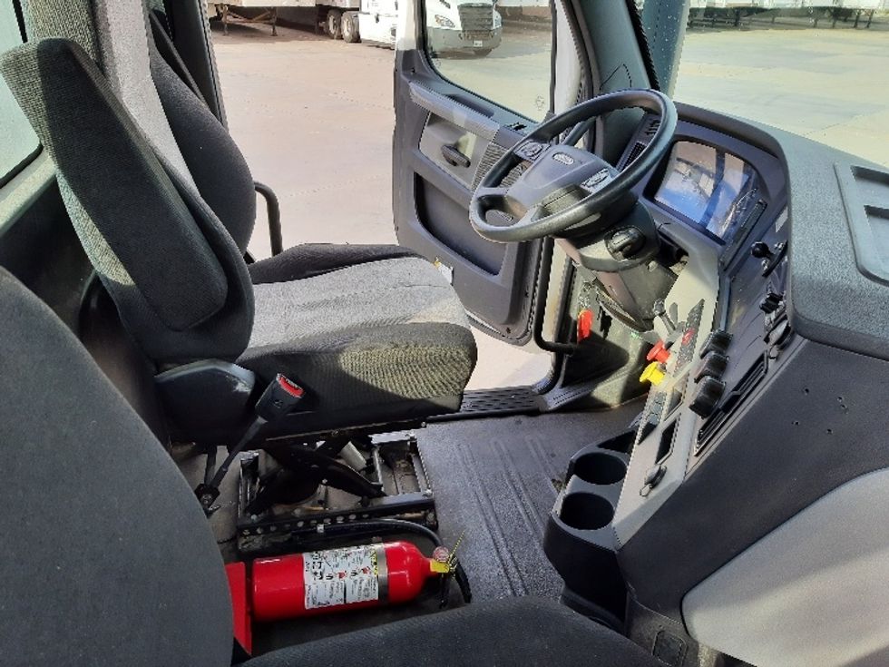 Day Cab Tractor-Heavy Duty Tractors-Freightliner-2018-T12664ST-Fort Worth-TX-350,138\n\t\tmiles-$ 45,750 - Image 14