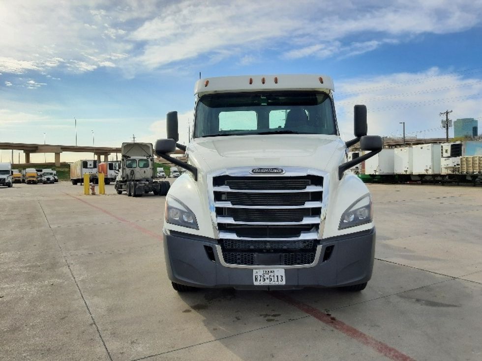 Day Cab Tractor-Heavy Duty Tractors-Freightliner-2018-T12664ST-Fort Worth-TX-350,138\n\t\tmiles-$ 45,750 - Image 2