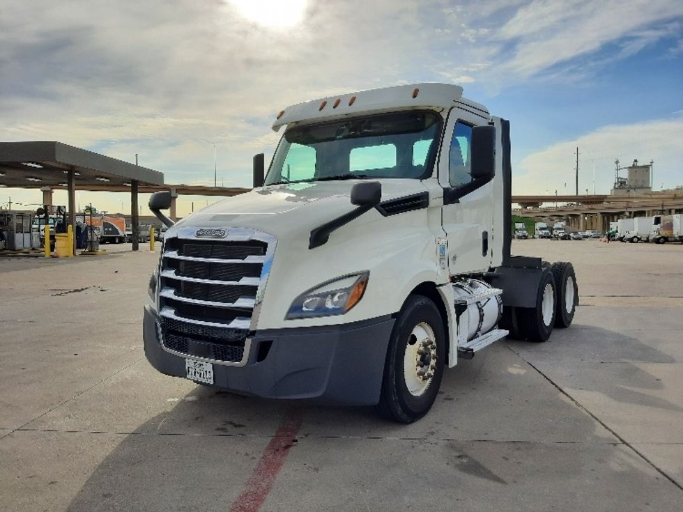 Day Cab Tractor-Heavy Duty Tractors-Freightliner-2018-T12664ST-Fort Worth-TX-350,138\n\t\tmiles-$ 45,750 - Image 3