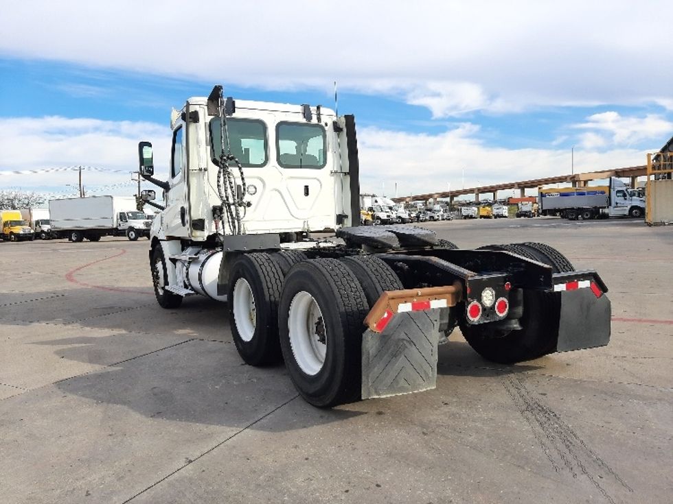 Day Cab Tractor-Heavy Duty Tractors-Freightliner-2018-T12664ST-Fort Worth-TX-350,138\n\t\tmiles-$ 45,750 - Image 5
