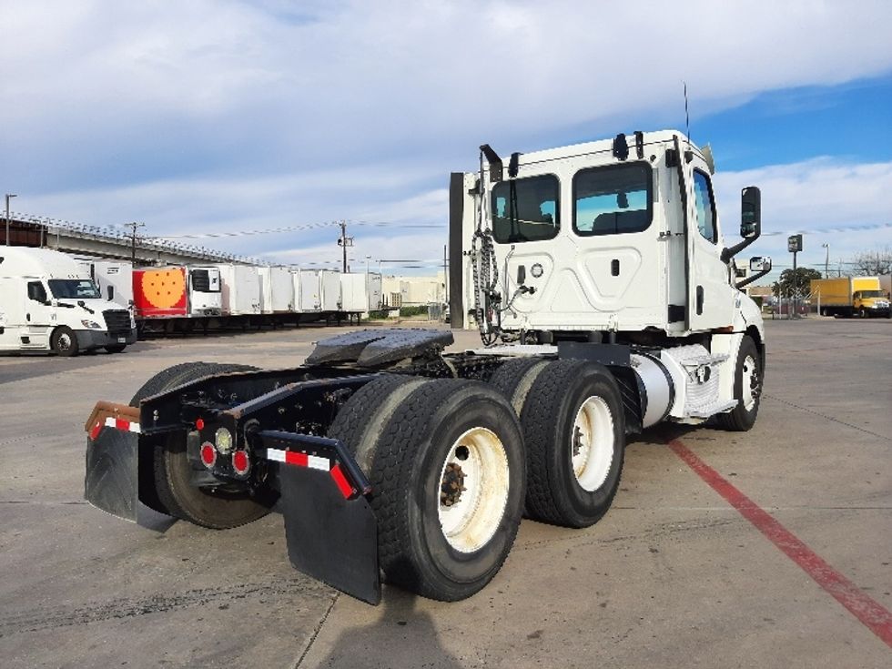 Day Cab Tractor-Heavy Duty Tractors-Freightliner-2018-T12664ST-Fort Worth-TX-350,138\n\t\tmiles-$ 45,750 - Image 7