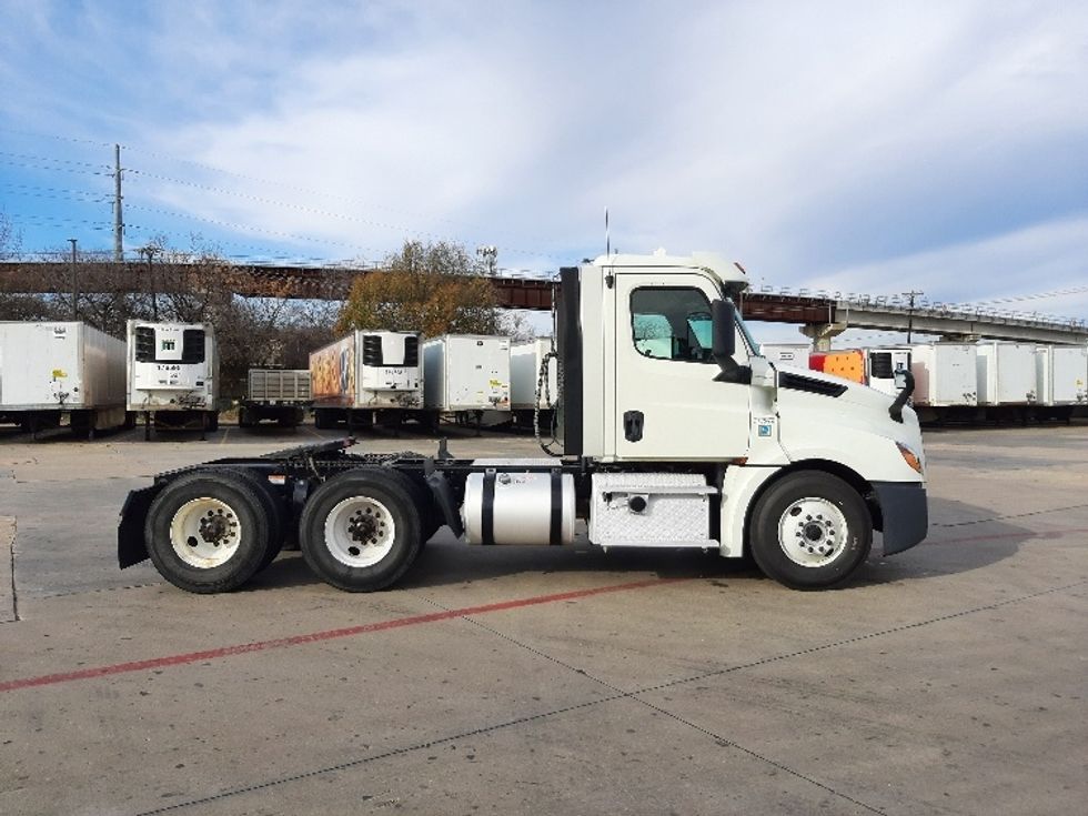 Day Cab Tractor-Heavy Duty Tractors-Freightliner-2018-T12664ST-Fort Worth-TX-350,138\n\t\tmiles-$ 45,750 - Image 8