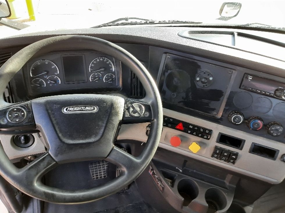 Day Cab Tractor-Heavy Duty Tractors-Freightliner-2018-T12664ST-Fort Worth-TX-405,598\n\t\tmiles-$ 42,750 - Image 11