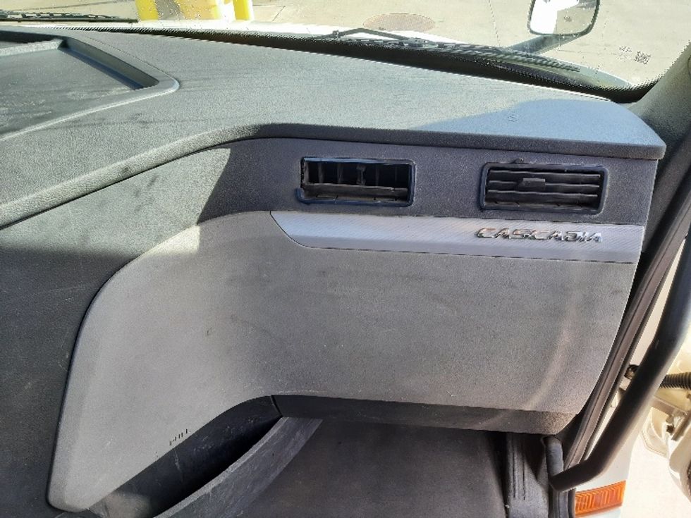 Day Cab Tractor-Heavy Duty Tractors-Freightliner-2018-T12664ST-Fort Worth-TX-405,598\n\t\tmiles-$ 42,750 - Image 13