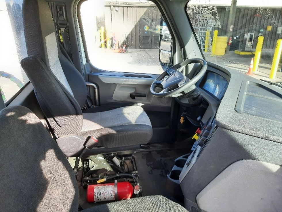 Day Cab Tractor-Heavy Duty Tractors-Freightliner-2018-T12664ST-Fort Worth-TX-405,598\n\t\tmiles-$ 42,750 - Image 14