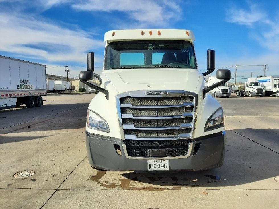 Day Cab Tractor-Heavy Duty Tractors-Freightliner-2018-T12664ST-Fort Worth-TX-405,598\n\t\tmiles-$ 42,750 - Image 2