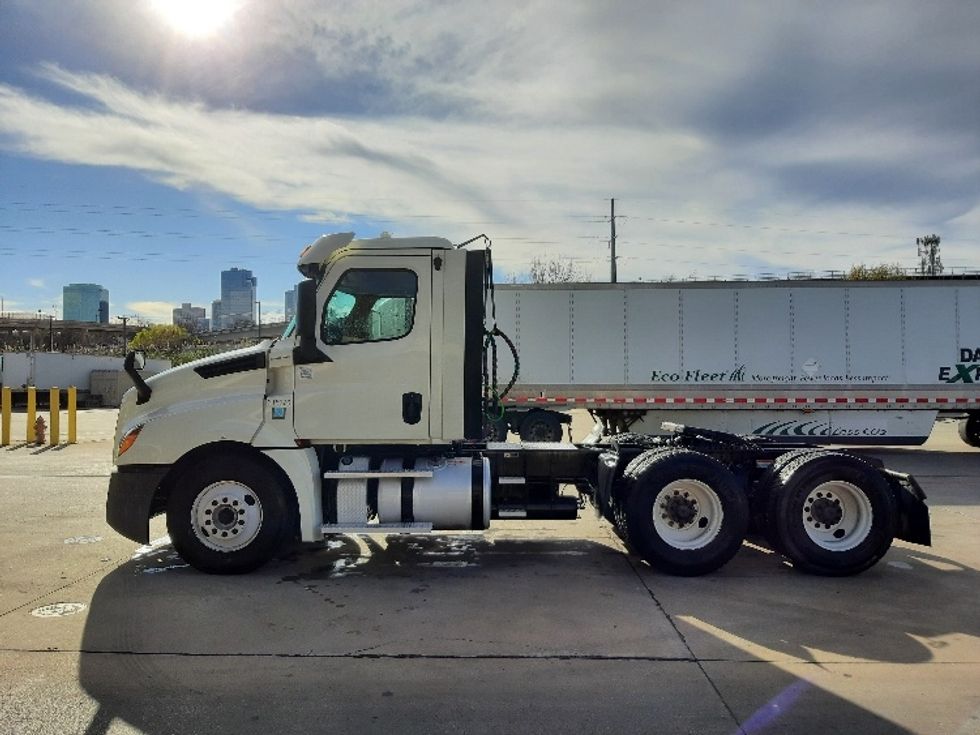 Day Cab Tractor-Heavy Duty Tractors-Freightliner-2018-T12664ST-Fort Worth-TX-405,598\n\t\tmiles-$ 42,750 - Image 4