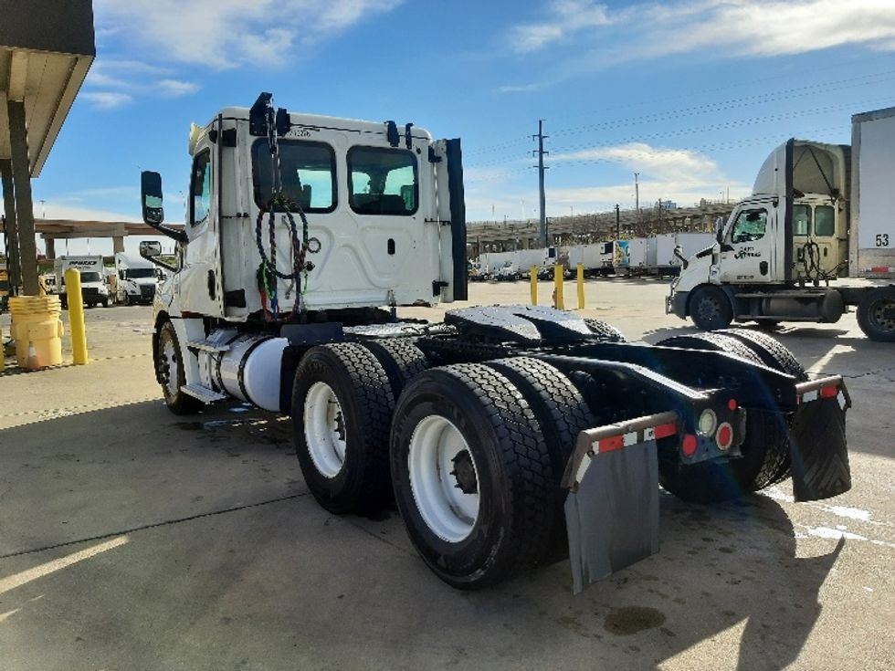 Day Cab Tractor-Heavy Duty Tractors-Freightliner-2018-T12664ST-Fort Worth-TX-405,598\n\t\tmiles-$ 42,750 - Image 5