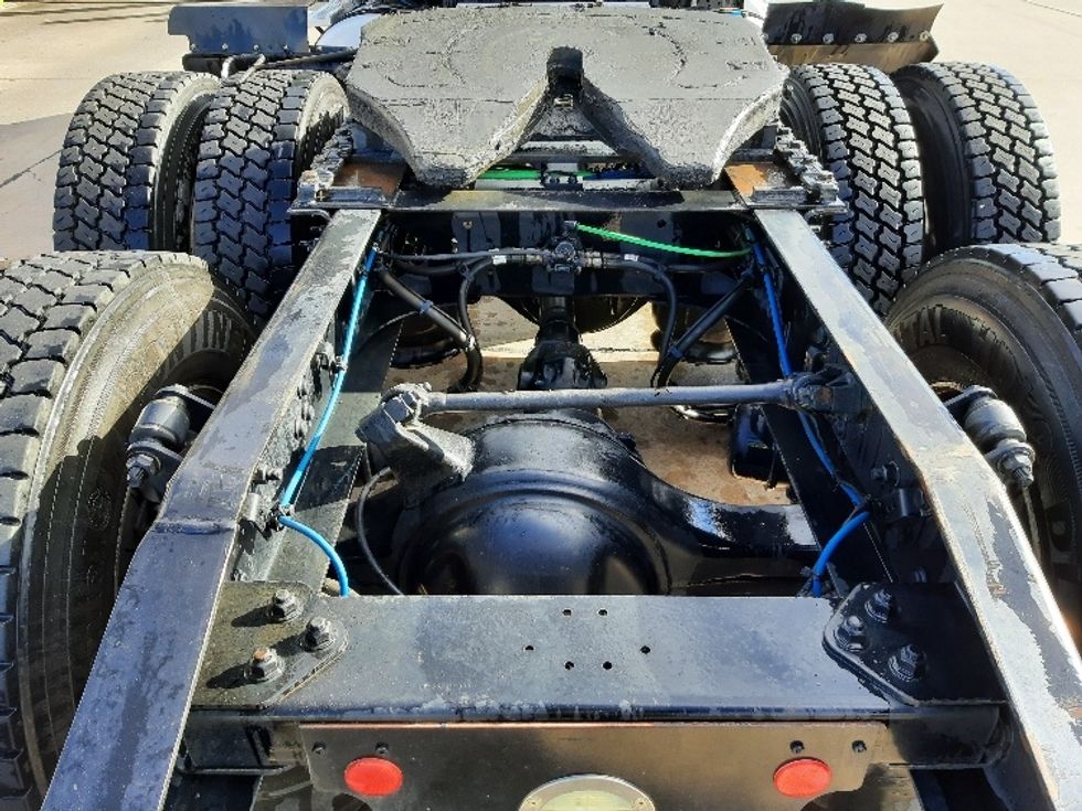 Day Cab Tractor-Heavy Duty Tractors-Freightliner-2018-T12664ST-Fort Worth-TX-405,598\n\t\tmiles-$ 42,750 - Image 6