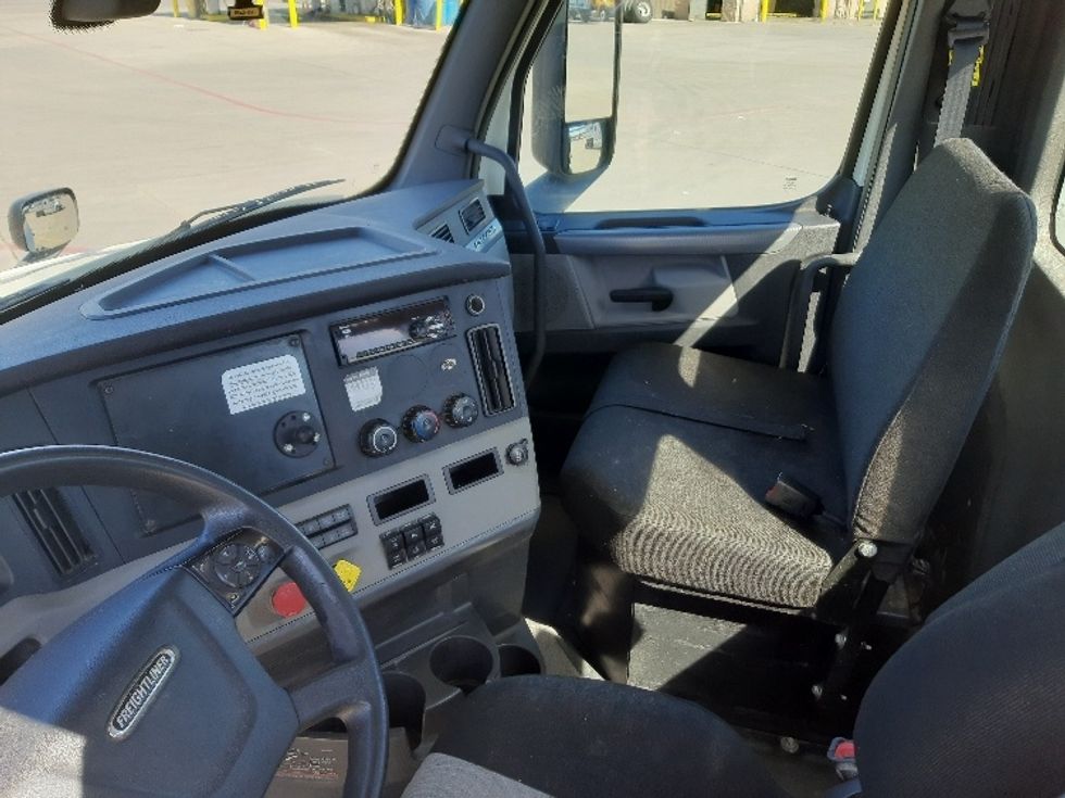 Day Cab Tractor-Heavy Duty Tractors-Freightliner-2018-T12664ST-Fort Worth-TX-465,613\n\t\tmiles-$ 42,750 - Image 10